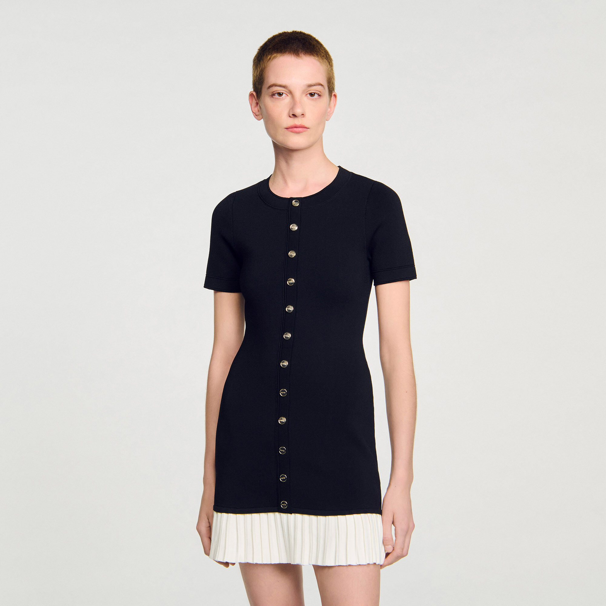 Robe courte en maille à volant
