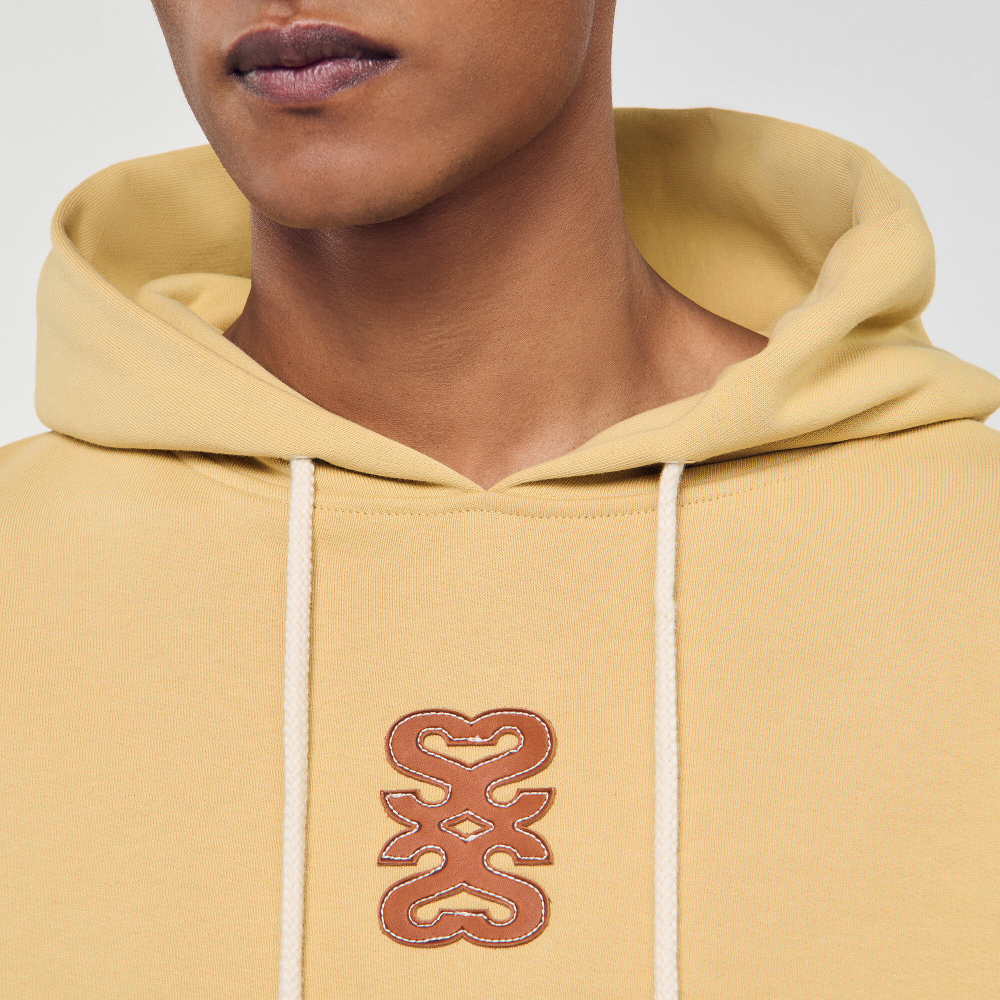 Sweatshirt à patch en cuir