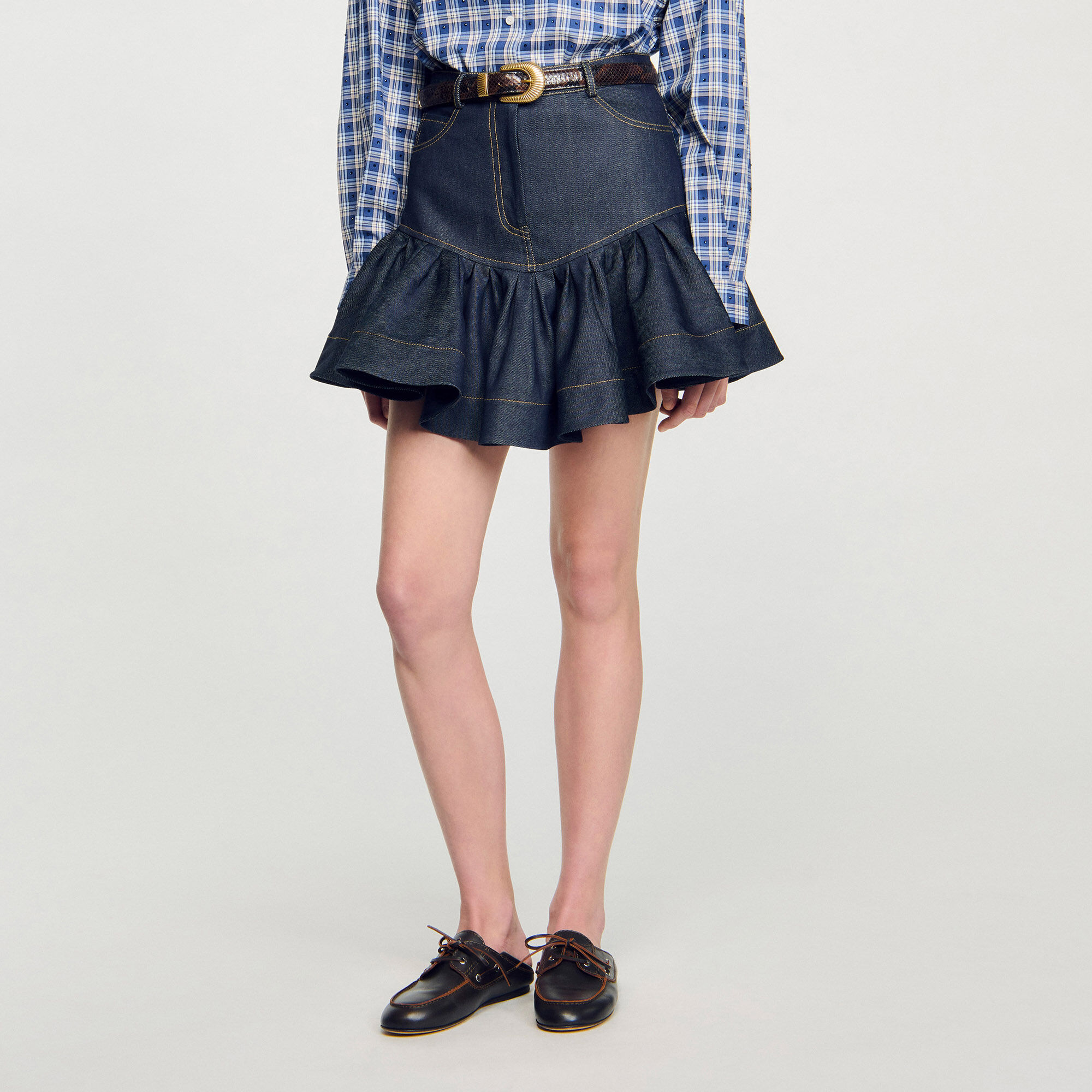 Jupe courte en denim à volants