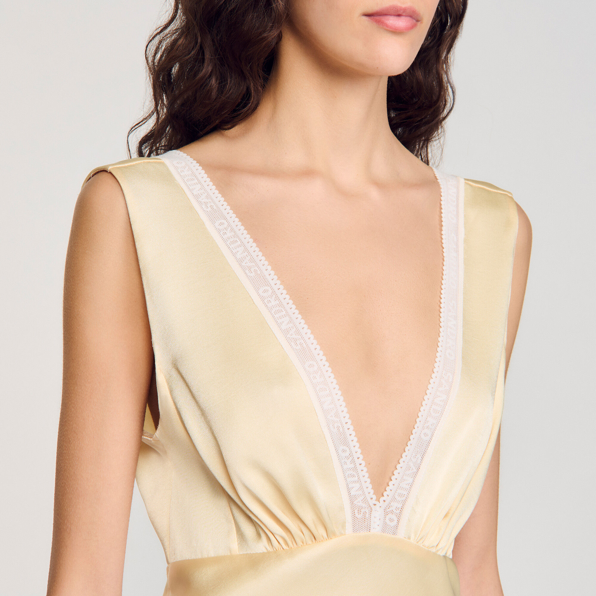 Robe longue satinée