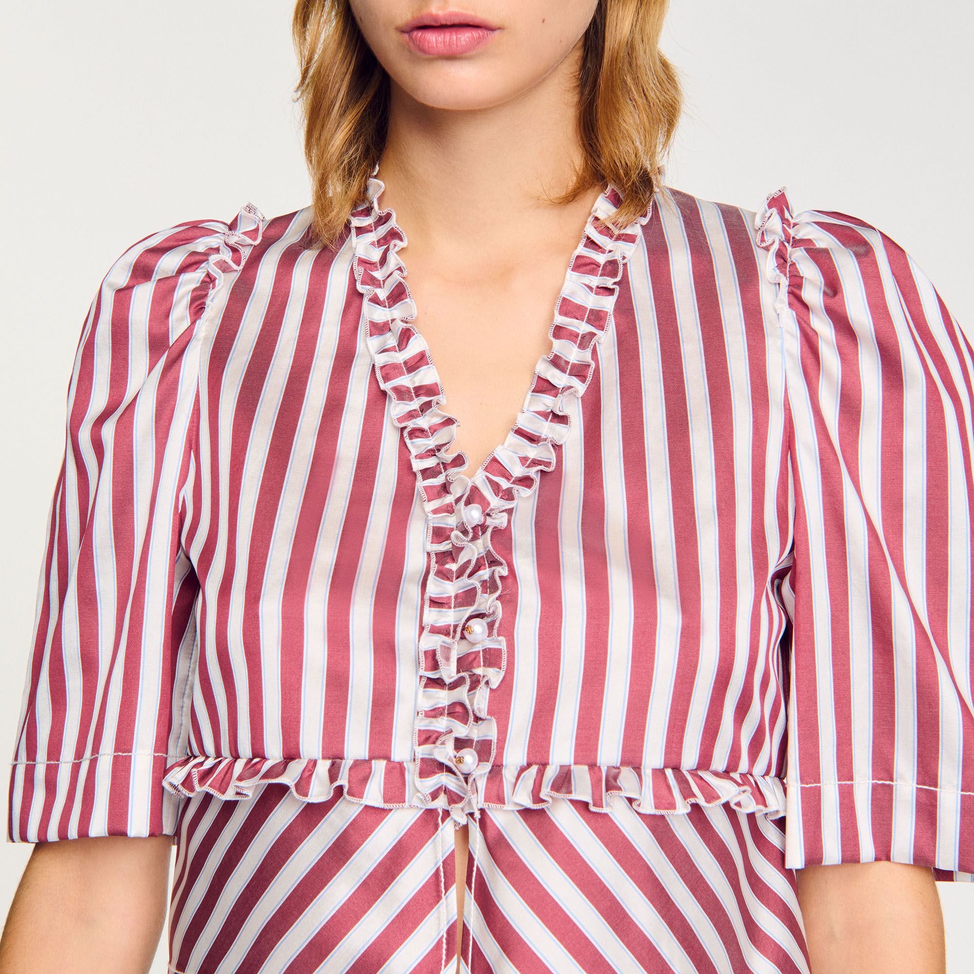 Chemise à rayures et volants