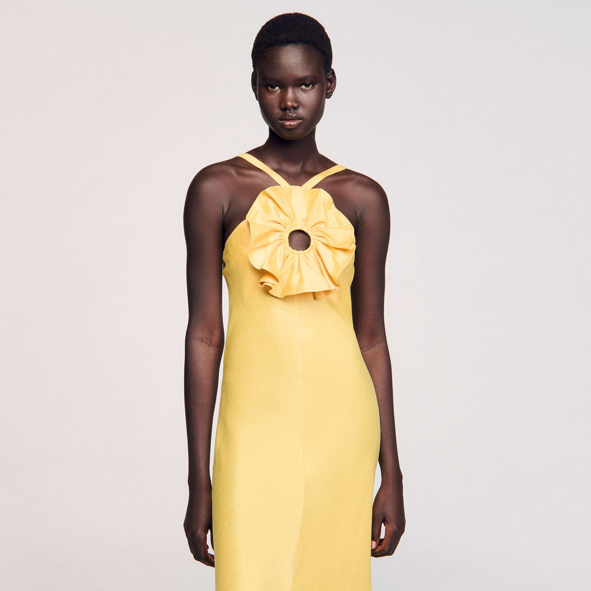 Robe longue à détail volant