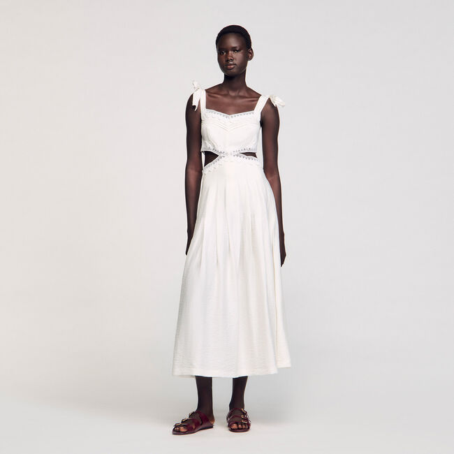 Robe longue à galons de dentelle