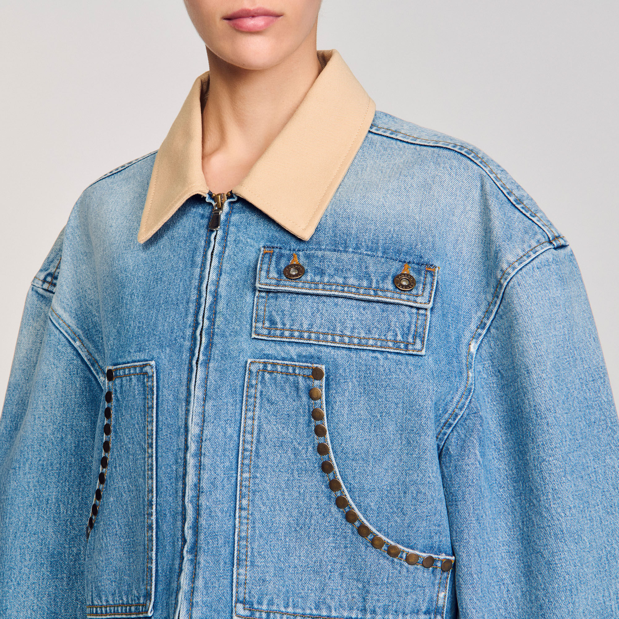 Blouson en jean à studs
