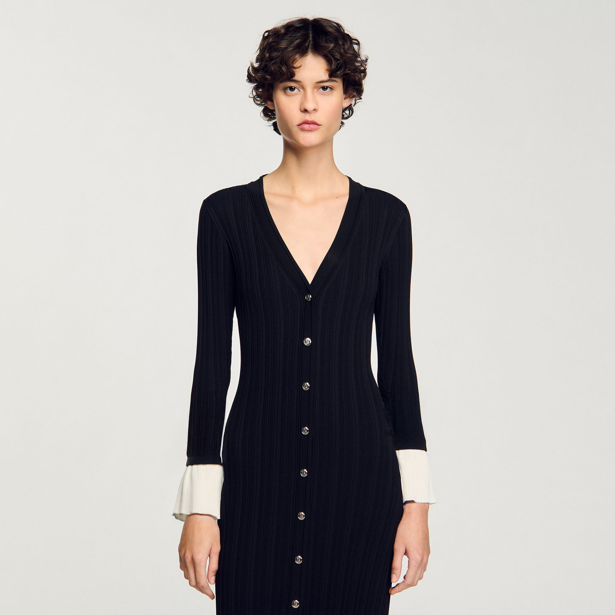 Robe longue en maille avec col V