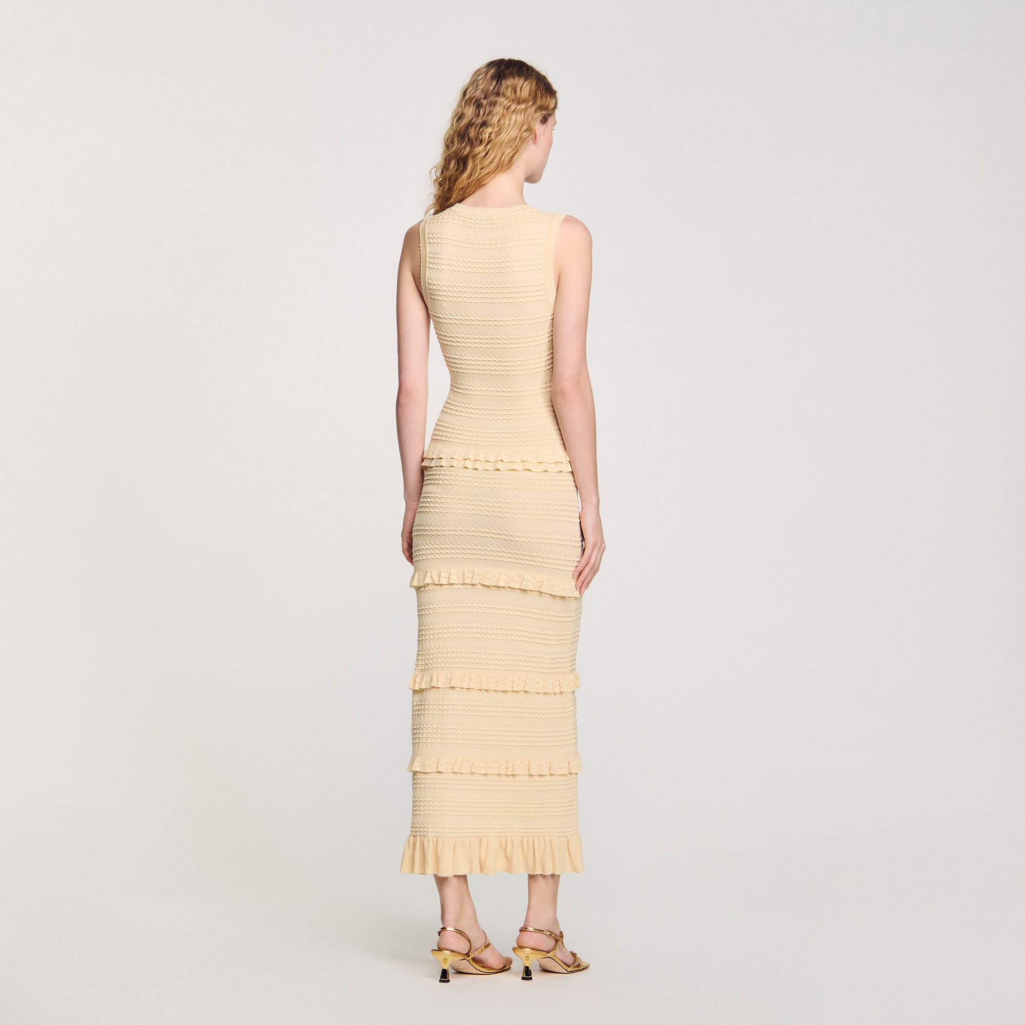 Robe longue en maille à volants