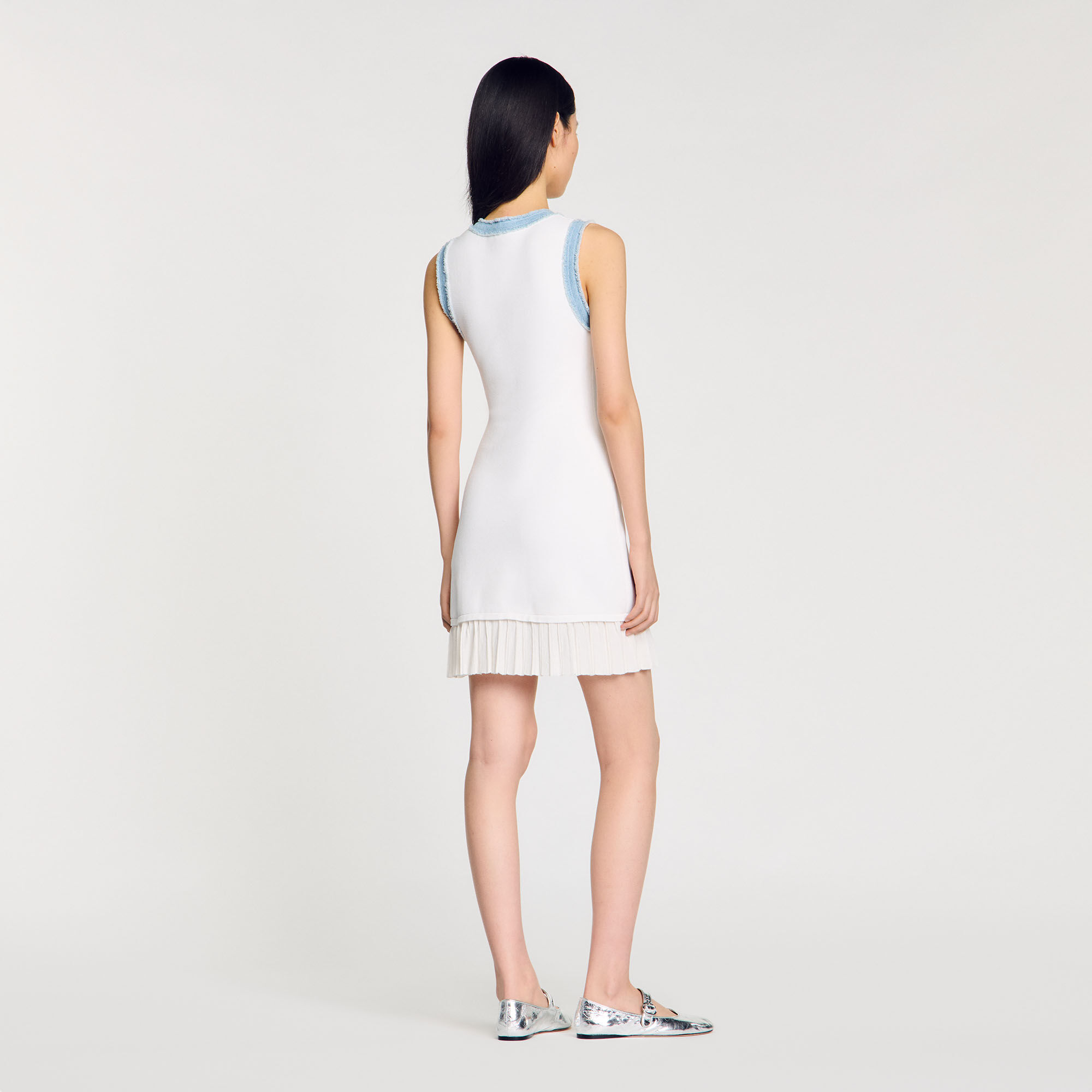 Robe courte en maille à volant