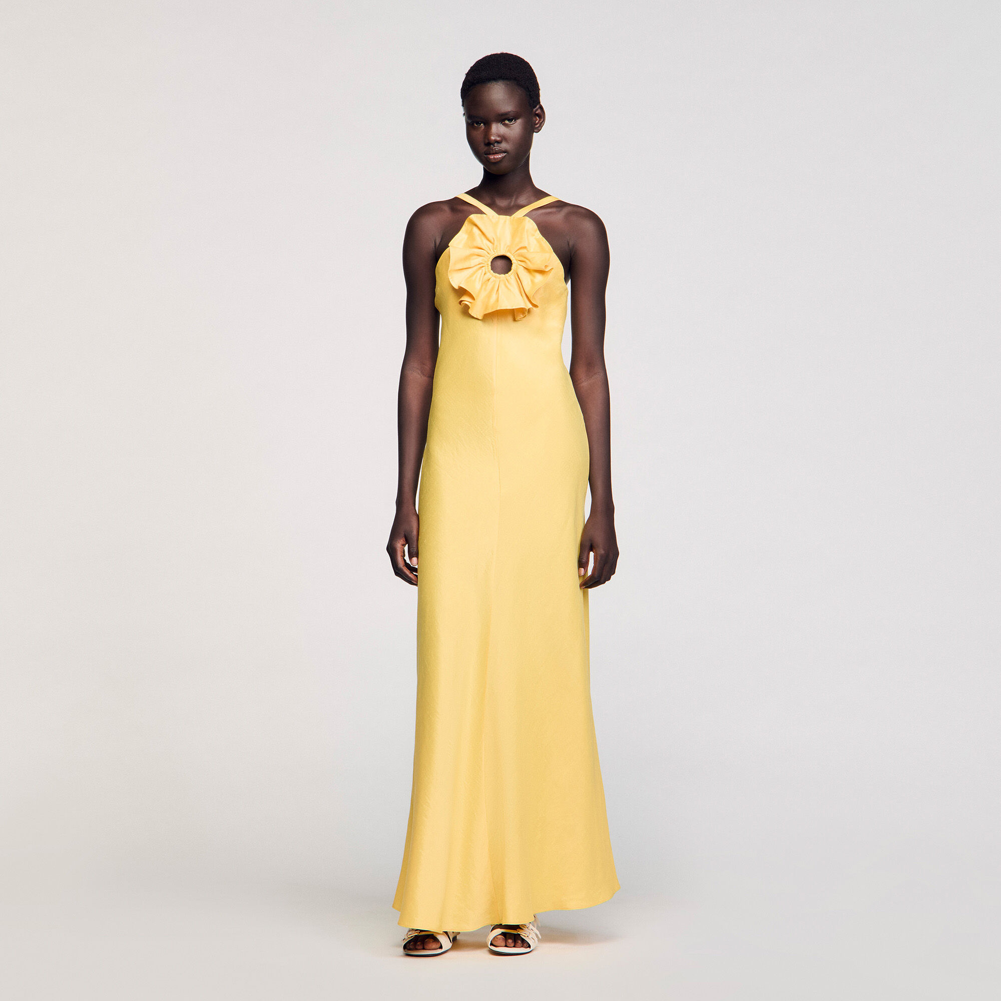 Robe longue à détail volant