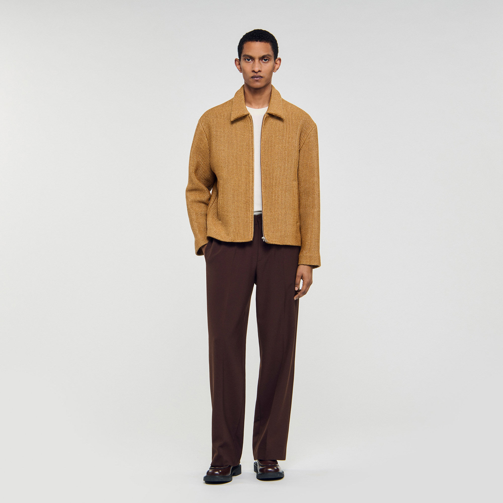 Blouson en raphia tressé