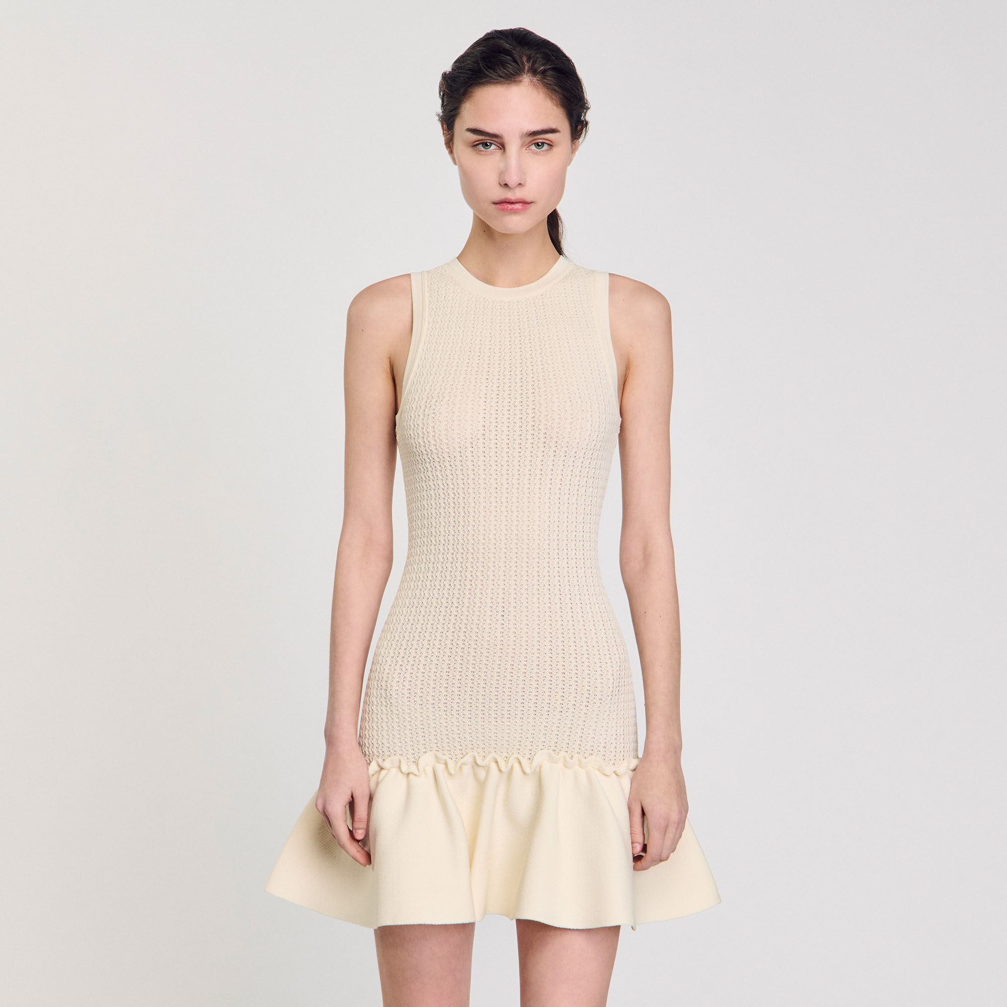 Robe courte en maille à volant