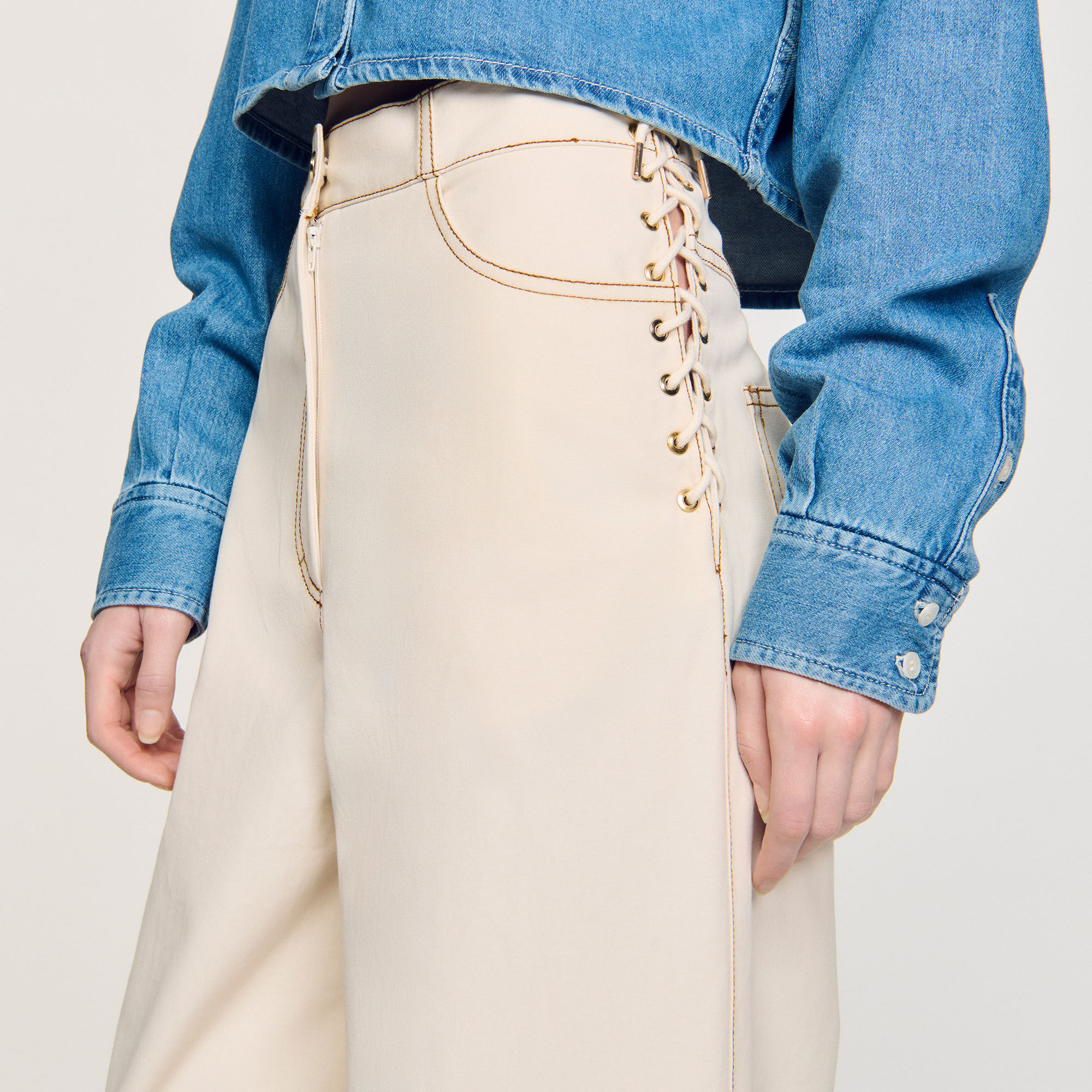 Pantalon à lacets