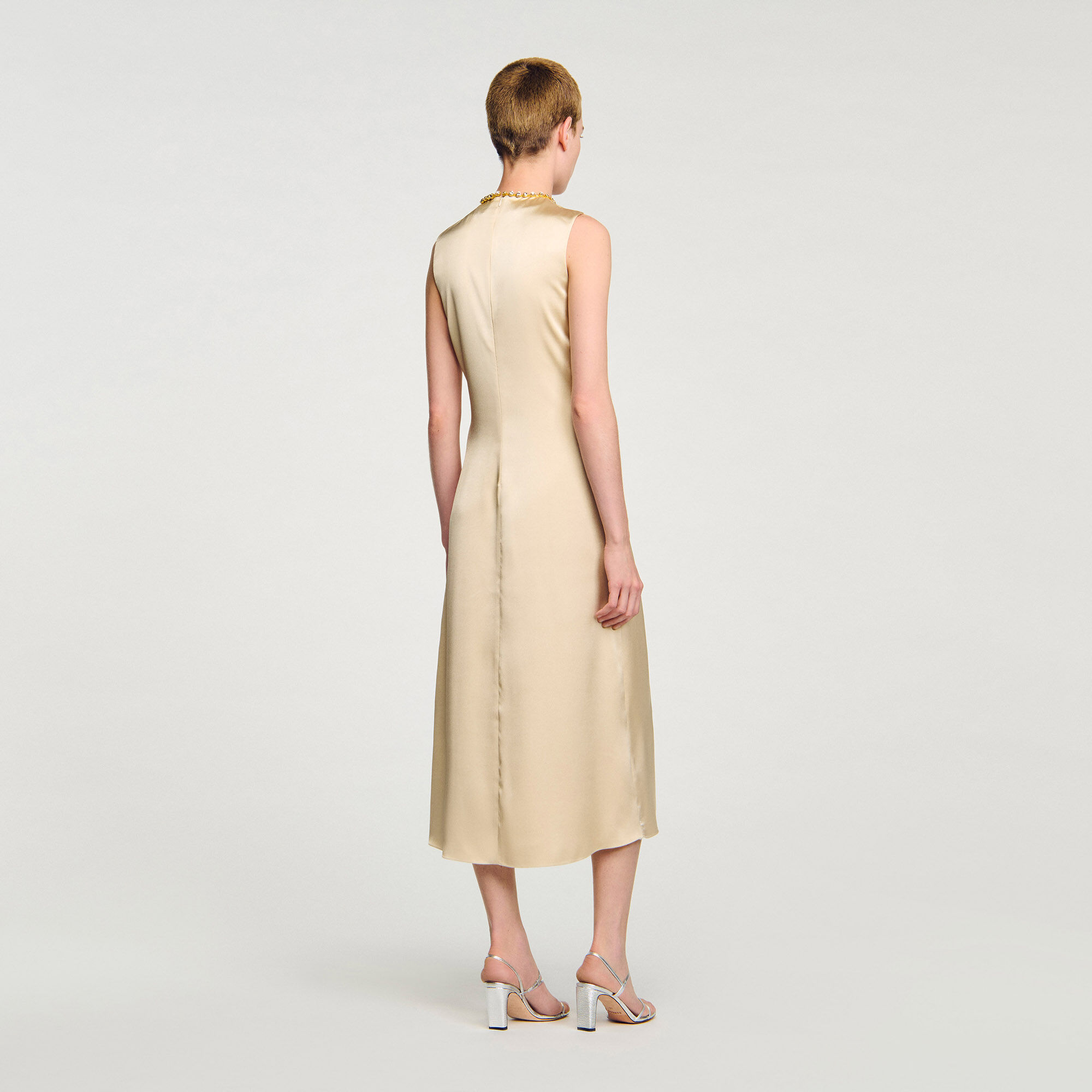 Robe longue en satin