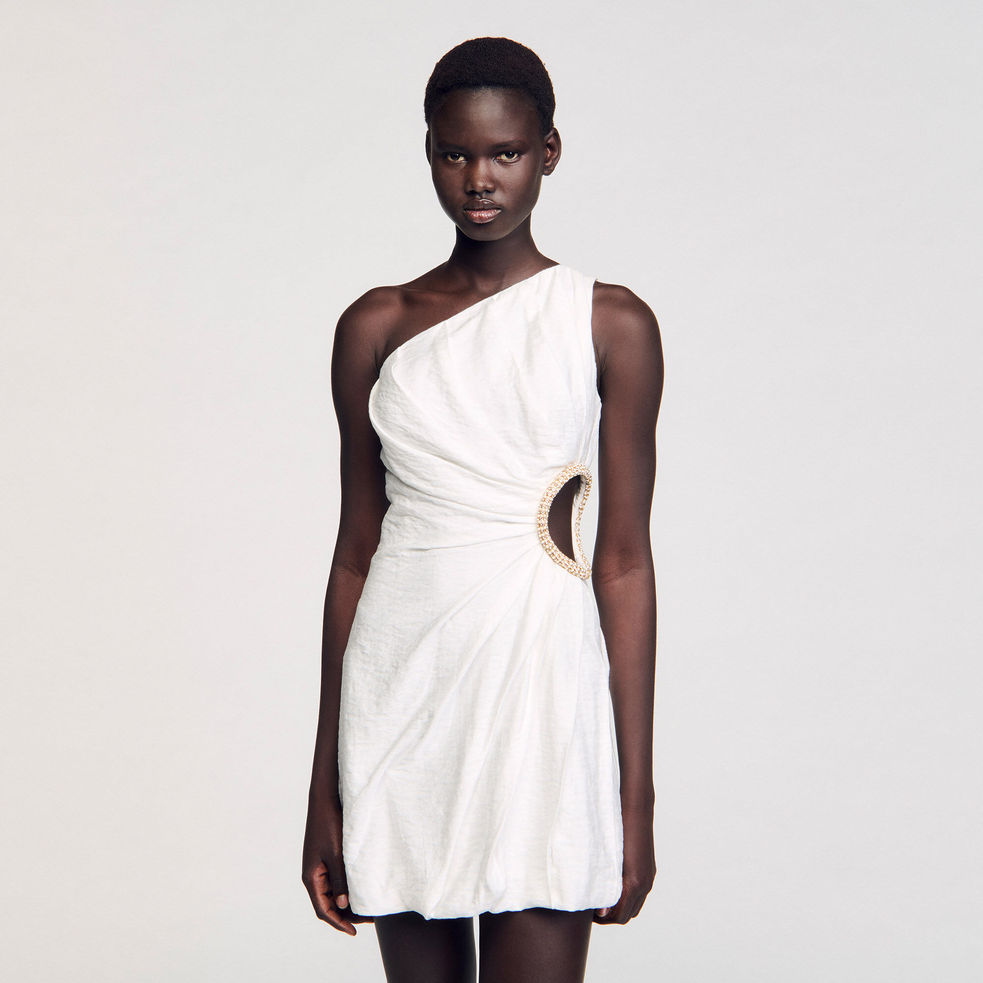 Robe courte asymétrique