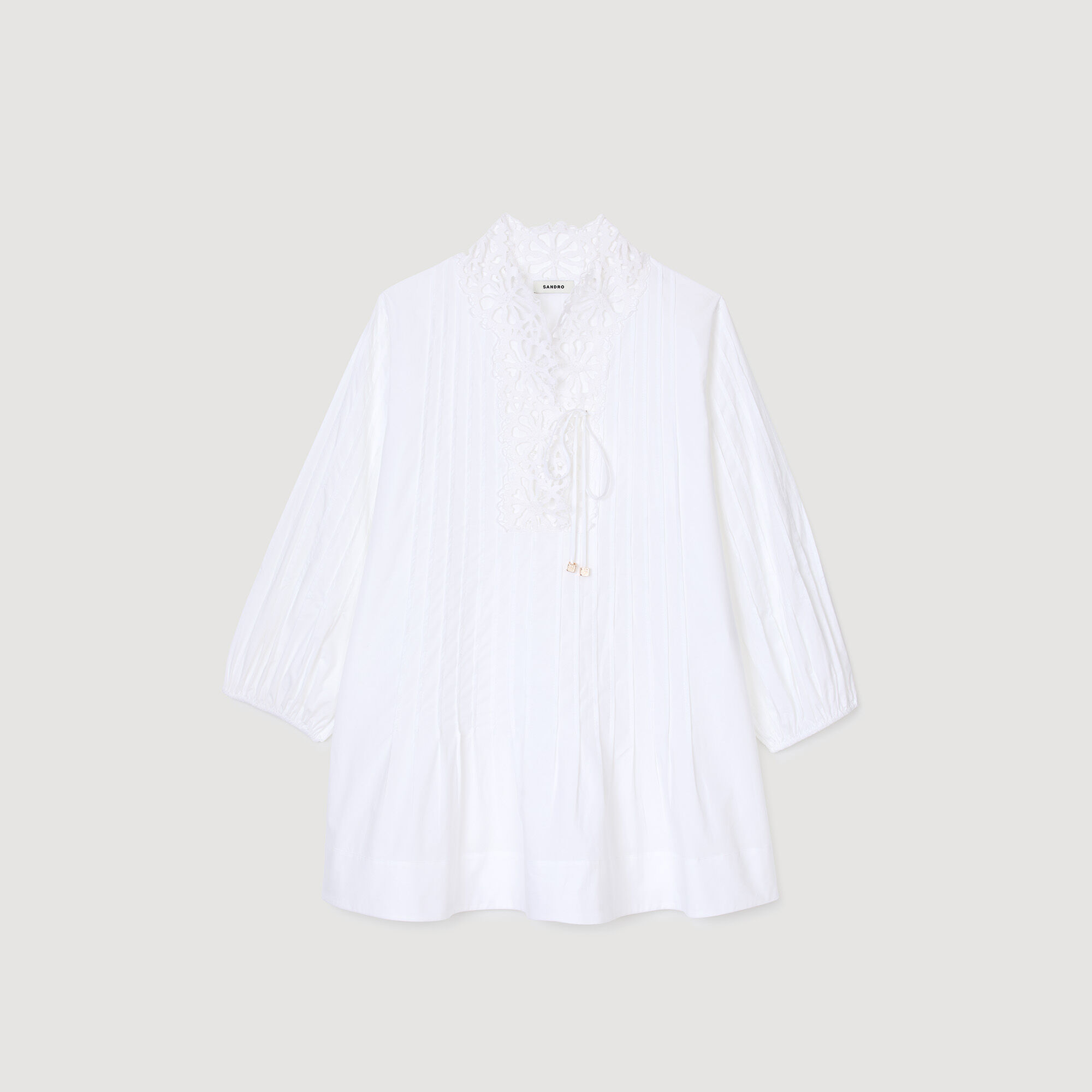 Robe courte à détail dentelle